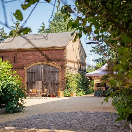 Gut Leben Landresort Bed & Breakfast